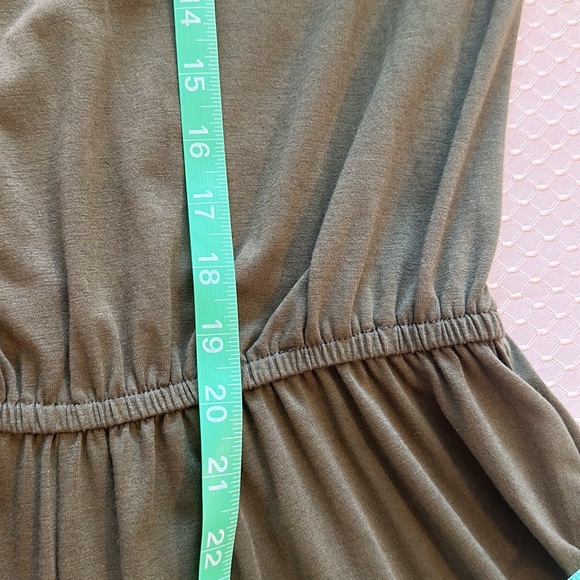 Adorable army green halter romper - Picture 4 of 7